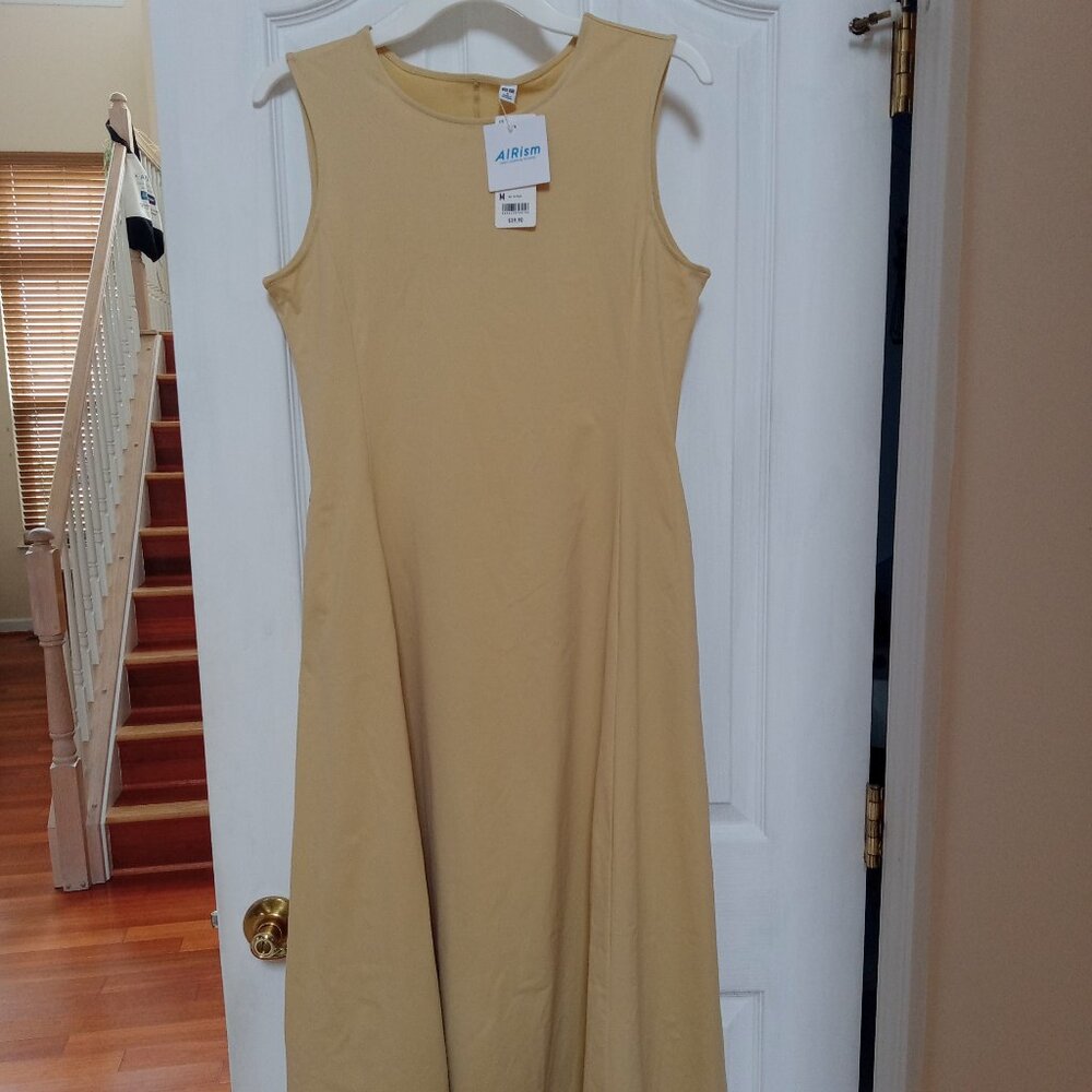 Brand New UNIQLO Ultra Stretch Airism Dress